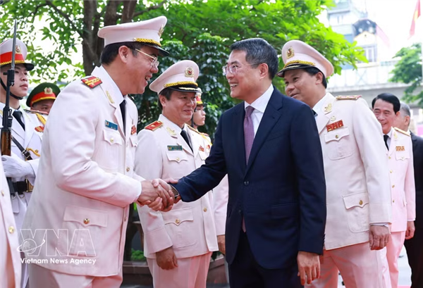 越南政府总理黎明兴：刑警永远是人民的靠山