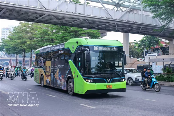 4月18日起河内市增投53辆电动公交车