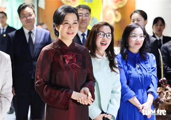 越共中央总书记、国家主席夫人吴芳璃参观广西民族音乐博物馆