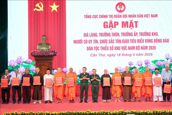 Đại tướng Nguyễn Trọng Nghĩa gặp mặt già làng, trưởng thôn, chức sắc tôn giáo tiêu biểu khu vực Nam Bộ