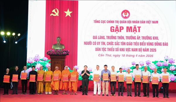 Đại tướng Nguyễn Trọng Nghĩa gặp mặt già làng, trưởng thôn, chức sắc tôn giáo tiêu biểu khu vực Nam Bộ