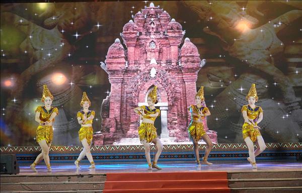 Gắn kết, tôn vinh bản sắc văn hóa các dân tộc