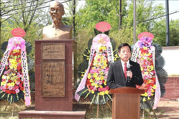 胡志明主席诞辰136周年：向韩国友人传播胡志明主席思想的永恒价值