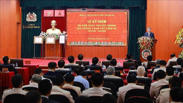 フン首相：「刑事警察」という名称は、国民にとって変わらぬ信頼の象徴