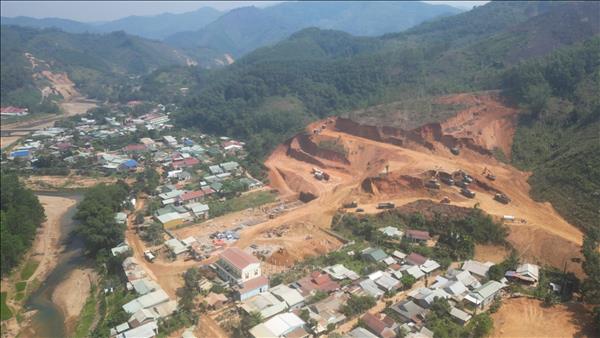 Vun đắp niềm tin cho học sinh vùng biên từ những ngôi trường mới