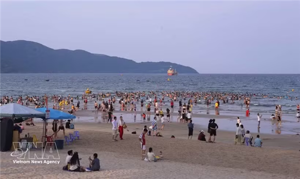 Da Nang atrae visitantes con vibrante programación de festivales de playa y eventos culturales