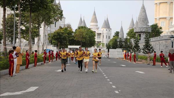 Lan tỏa thông điệp sống đẹp qua giải chạy việt dã VTTU-WE ARE ONE