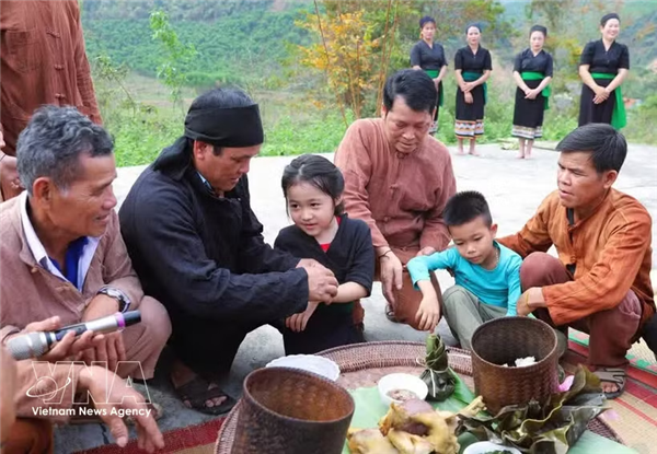 越南各民族文化日：俄都族拴线仪式