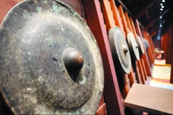 រក្សាភ្នក់ភ្លើងបេតិកភណ្ឌវប្បធម៌គងឃ្មោះ តីង្វៀន