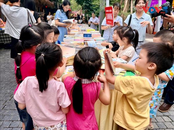 សកម្មភាពនៃទិវាសៀវភៅនិងវប្បធម៌អំណានវៀតណាម