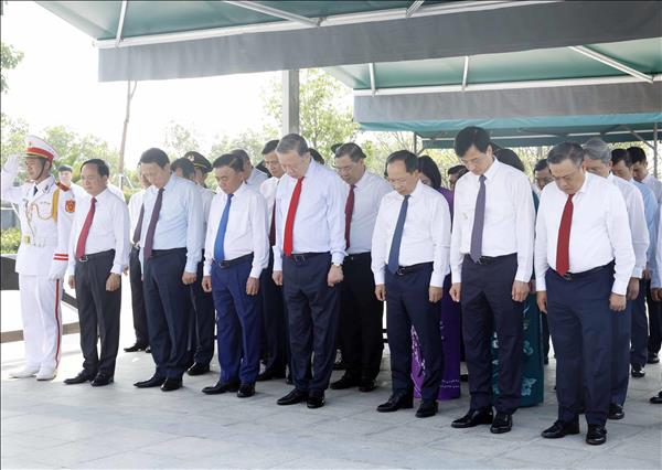 トー・ラム書記長・国家主席、ハ・フイ・タップ元書記長生誕１２０周年式典で演説