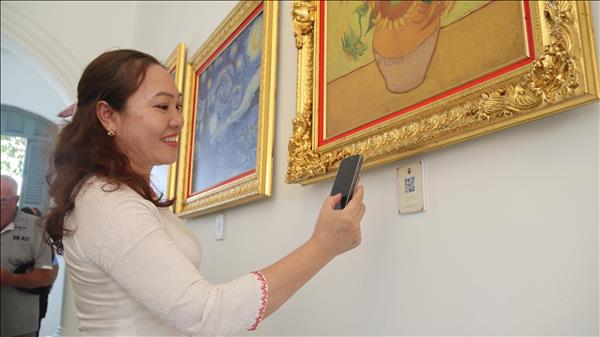 Exhibition showcases nearly 100 masterpieces of world and Vietnamese painting