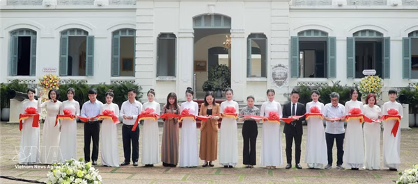À Hô Chi Minh-Ville, lexposition Maison de Lumière célèbre des chefs-dœuvre vietnamiens et mondiaux
