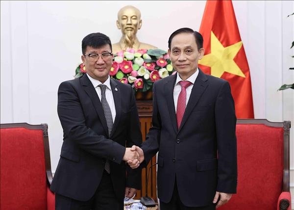 Foreign Minister hosts outgoing Mongolian Ambassador