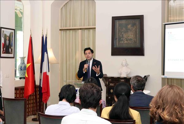 Tình hữu nghị Việt Nam - Pháp đẹp qua những khung hình