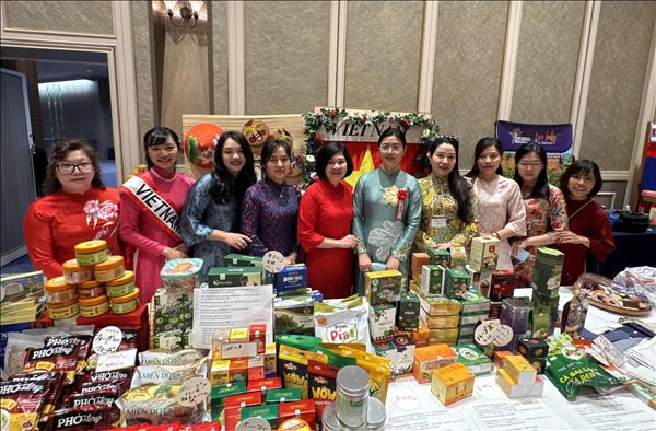 Vietnamese traditional products showcased at charity bazaar in Japan