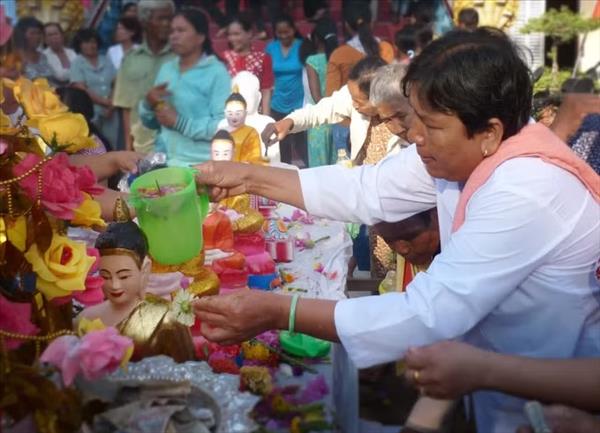 ពិធីកិច្ចដ៏វិសេសវិសាលជាច្រើនក្នុងថ្ងៃឡើងស័ក