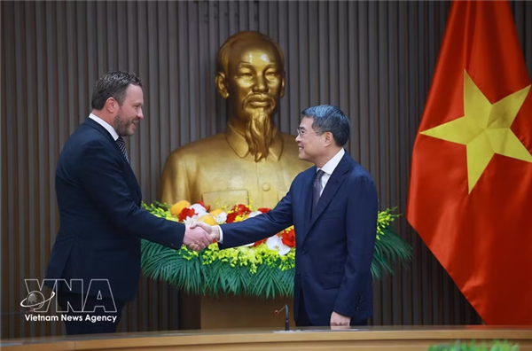 越南政府总理黎明兴会见爱沙尼亚外交部长马尔古斯·查赫克纳