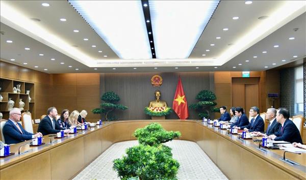 ທ່ານ​ນາ​ຍົກ​ລັດ​ຖະ​ມົນ​ຕີ ລັດ​ຖະ​ມົນ​ຕີ ເລ​ມິງ​ຮຶງ ຕ້ອນ​ຮັບ​ທ່ານ​ລັດ​ຖະ​ມົນ​ຕີ​ການ​ຕ່າງ​ປະ​ເທດ Estonia Margus Tsahkna