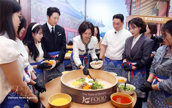 韩国总统夫人在越南体验2026年韩国文化旅游节