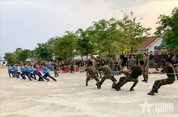 ຮ່ວມມ່ວນຊື່ນບຸນປີໃໝ່ Chol Chnam Thmay ພ້ອມກັບທະຫານ ແລະປະຊາຊົນປະເທດເພື່ອນມິດ