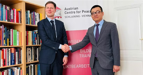 Austria dispuesta a cooperar con Vietnam para fortalecer capacidad de cascos azules