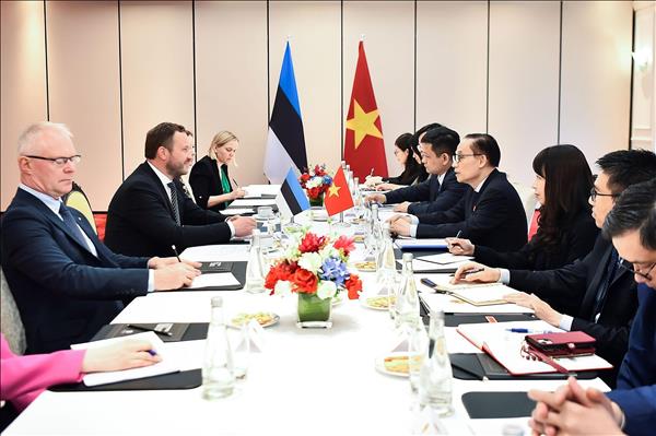 Bộ trưởng Ngoại giao Lê Hoài Trung hội đàm với Bộ trưởng Ngoại giao Estonia