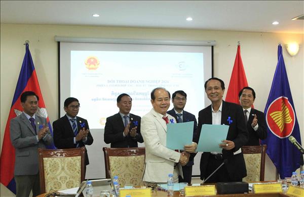Vietnam, Cambodia seek stronger economic, investment cooperation