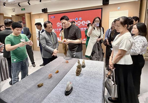 Chinese art show hits Hanoi, pushing ‘Silk Road friendship