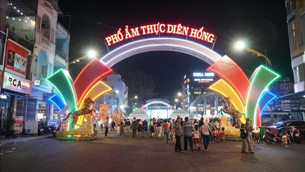 Gia Lai đưa vào hoạt động Phố Ẩm thực Diên Hồng phục vụ kinh tế đêm