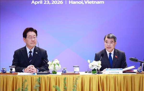 Vietnamese, Korean leaders attend economic, trade and investment cooperation roundtable
