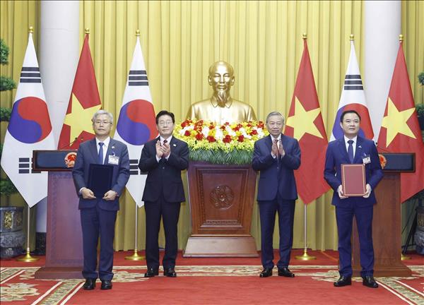 Lễ trao các văn kiện hợp tác giữa Việt Nam – Hàn Quốc