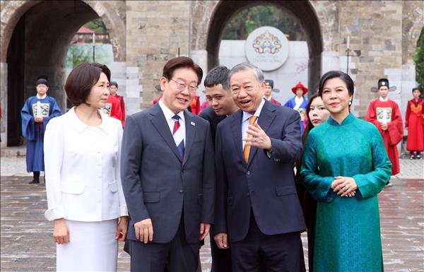 Tổng Bí thư, Chủ tịch nước Tô Lâm và Phu nhân chủ trì Chương trình hữu nghị đặc biệt tại Hoàng Thành Thăng Long