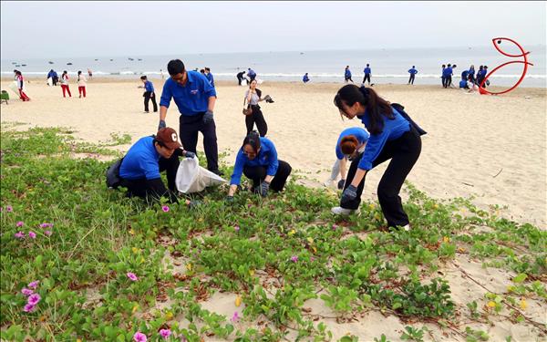 Cộng đồng chung tay hành động vì biển xanh Đà Nẵng