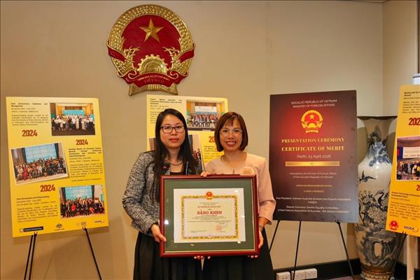 Overseas scholar honoured for contributions to national development, Vietnam - Australia ties