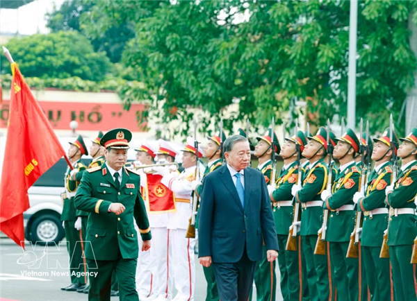 越共中央总书记、国家主席苏林：第五军区须发挥在全民国防阵势建设中的核心作用