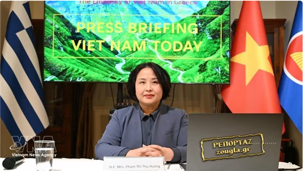 Le Vietnam met en valeur 40 ans de Renouveau auprès des médias grecs