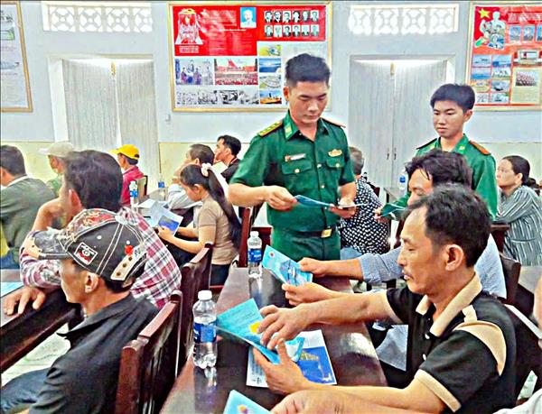 Phát huy vai trò ngư dân tham gia bảo vệ các công trình trọng điểm trên biển