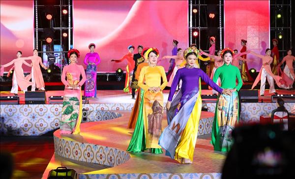 Tôn vinh vẻ đẹp áo dài, quảng bá các giá trị truyền thống