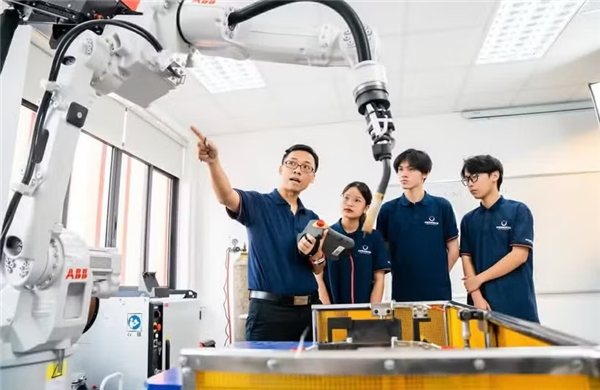 越南一所高等院校首次荣获2026年THE亚洲大奖年度卓越领导与管理团队奖