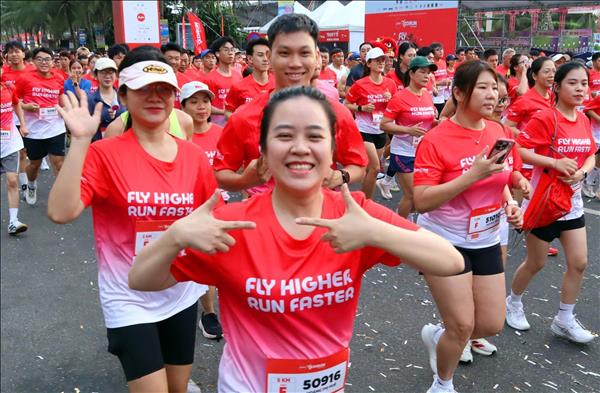Nearly 8,000 runners join AirAsia RedRun Da Nang 2026