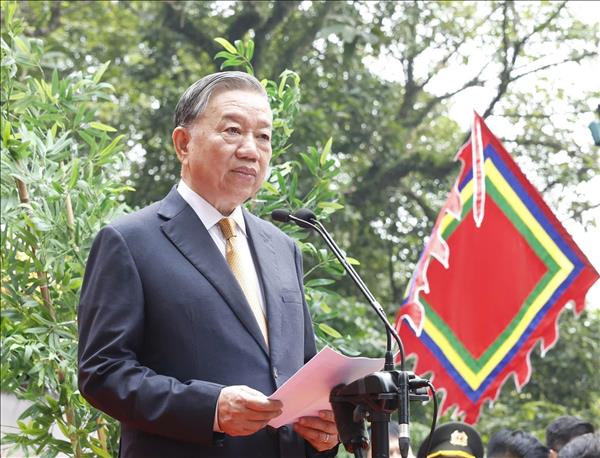 Máximo dirigente de Vietnam rinde homenaje a los fundadores de la nación