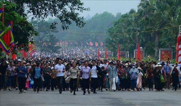 ແຂວງ ຝູເຖາະ ຕ້ອນຮັບແຂກ ເກືອບ 6,5 ລ້ານເທື່ອຄົນໃນໂອກາດຈັດງານບຸນໄຫວ້ບູຊາເຈົ້າຊີວິດ ຮຸ່ງ