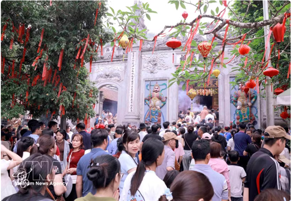 Fête des rois Hung 2026 : près de 6,5 millions de visiteurs affluent à Phu Tho