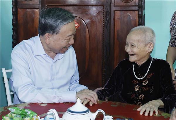 Tổng Bí thư, Chủ tịch nước Tô Lâm thăm các đồng chí nguyên lãnh đạo Đảng, Nhà nước và Mẹ Việt Nam Anh hùng