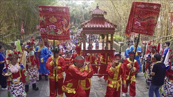 Nhớ ơn nguồn cội, tạo dựng tương lai