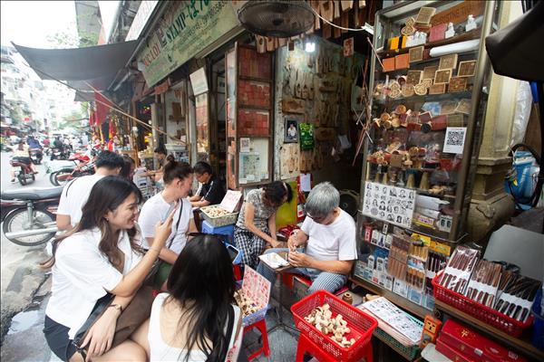 Hành trình gìn giữ nghề khắc dấu truyền thống