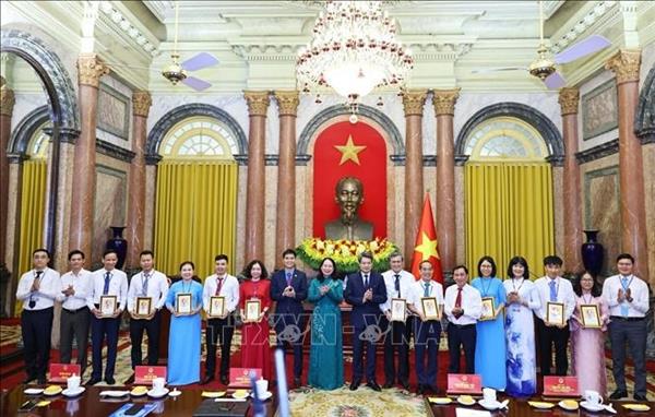 ສືບ​ຕໍ່​ປ່ຽນ​ແປງ​ໃໝ່​ການ​ຈັດ​ຕ້ັງ ແລະ ວິ​ທີ​ການ​ເຄື່ອນ​ໄຫວ​ຂອງ​ອົງ​ການ​ກຳ​ມະ​ບານ