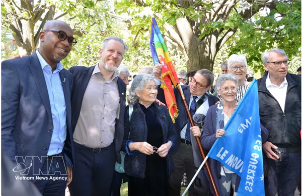 La première stèle en Europe dédiée aux victimes de lagent orange inaugurée en France