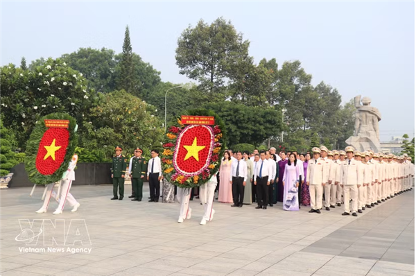Ho Chi Minh-Ville : hommage aux héros et martyrs à loccasion du 30 avril et du 1er mai